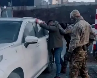 В Приморье полицейские задержали наркодилера и предотвратили распространение крупной партии наркотиков.